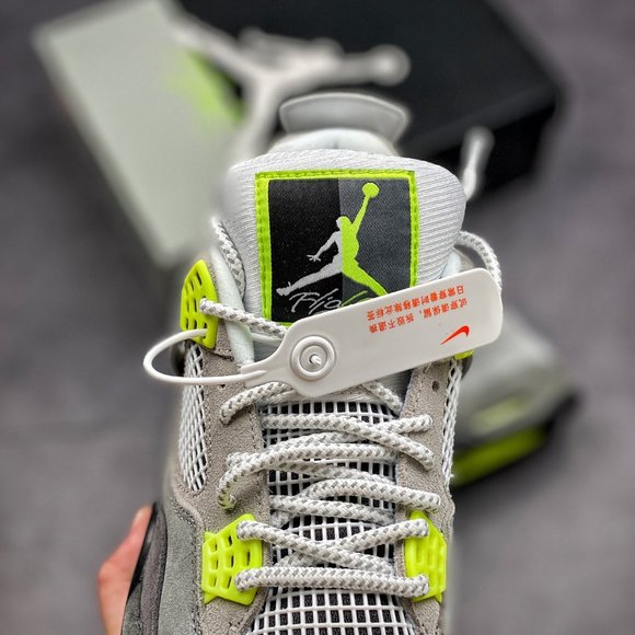 Air Jordan 4 Retro